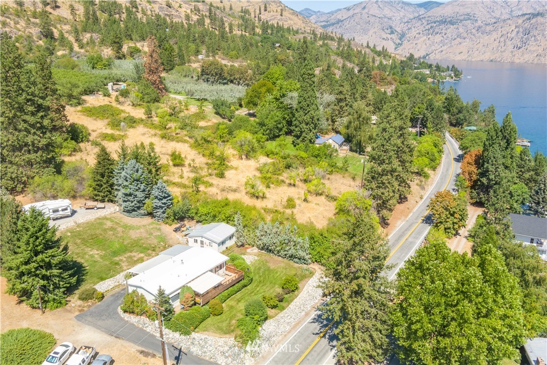 15071 South Lakeshore Road Chelan, WA 98816 - Photo 4 of 38 Gallery Image 4