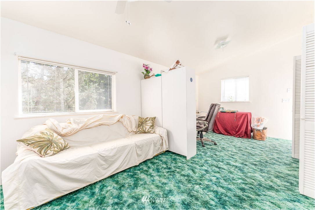 15071 South Lakeshore Road Chelan, WA 98816 - Photo 32 of 38 Gallery Image 32