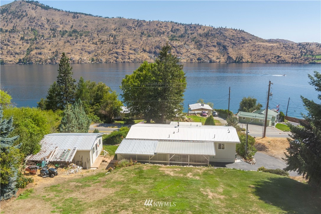 15071 South Lakeshore Road Chelan, WA 98816 - Photo 6 of 38 Gallery Image 6