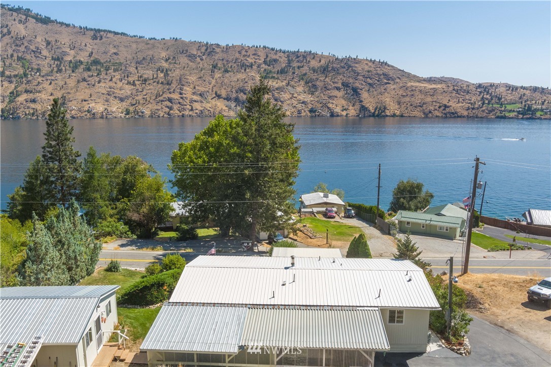 15071 South Lakeshore Road Chelan, WA 98816 - Photo 7 of 38 Gallery Image 7