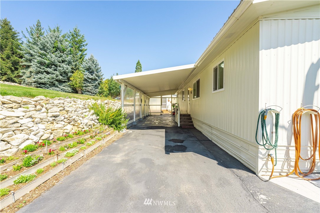 15071 South Lakeshore Road Chelan, WA 98816 - Photo 9 of 38 Gallery Image 9