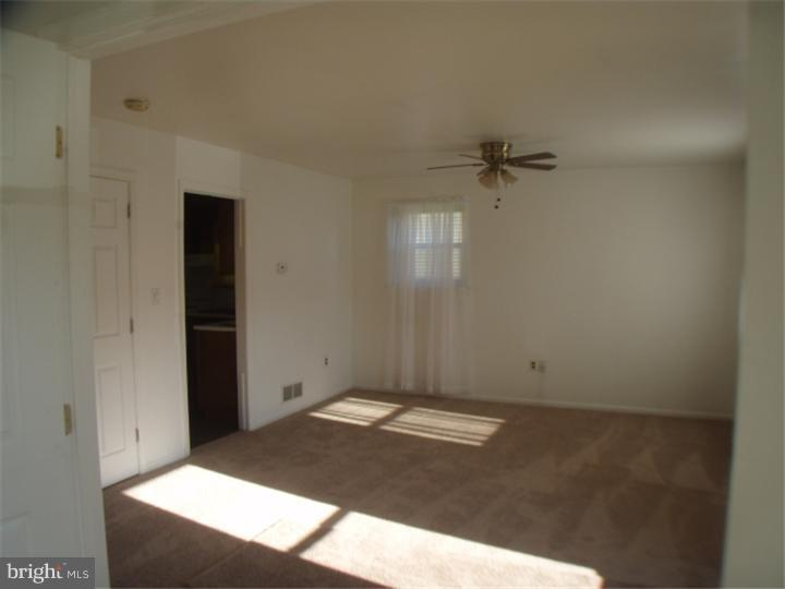 13 Robert Road New Castle, DE 19720 - Photo 4 of 19 Gallery Image 4