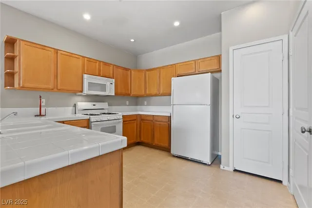 $1,830 | 1012 Domnus Lane, Unit 205, Las Vegas, NV 89144