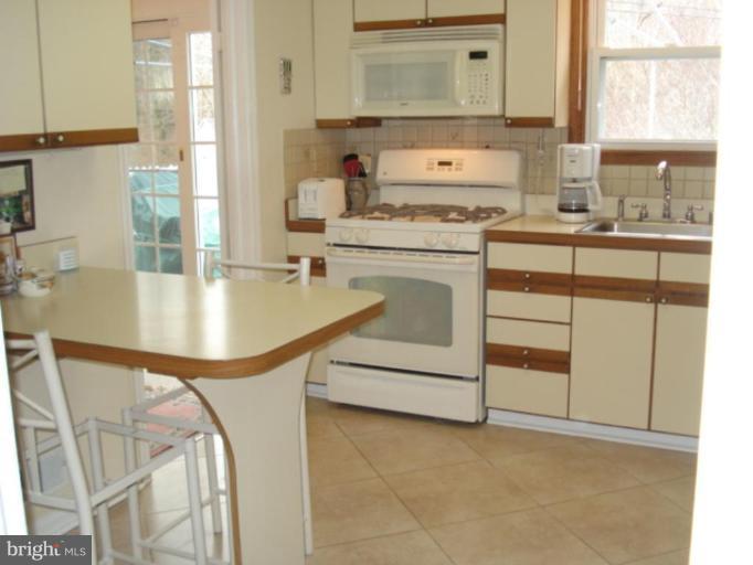 20 Ridgefield Road Lutherville-Timonium, MD 21093 - Photo 5 of 20 Kitchen