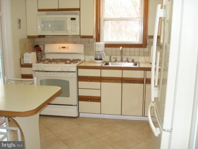 20 Ridgefield Road Lutherville-Timonium, MD 21093 - Photo 6 of 20 Kitchen #2