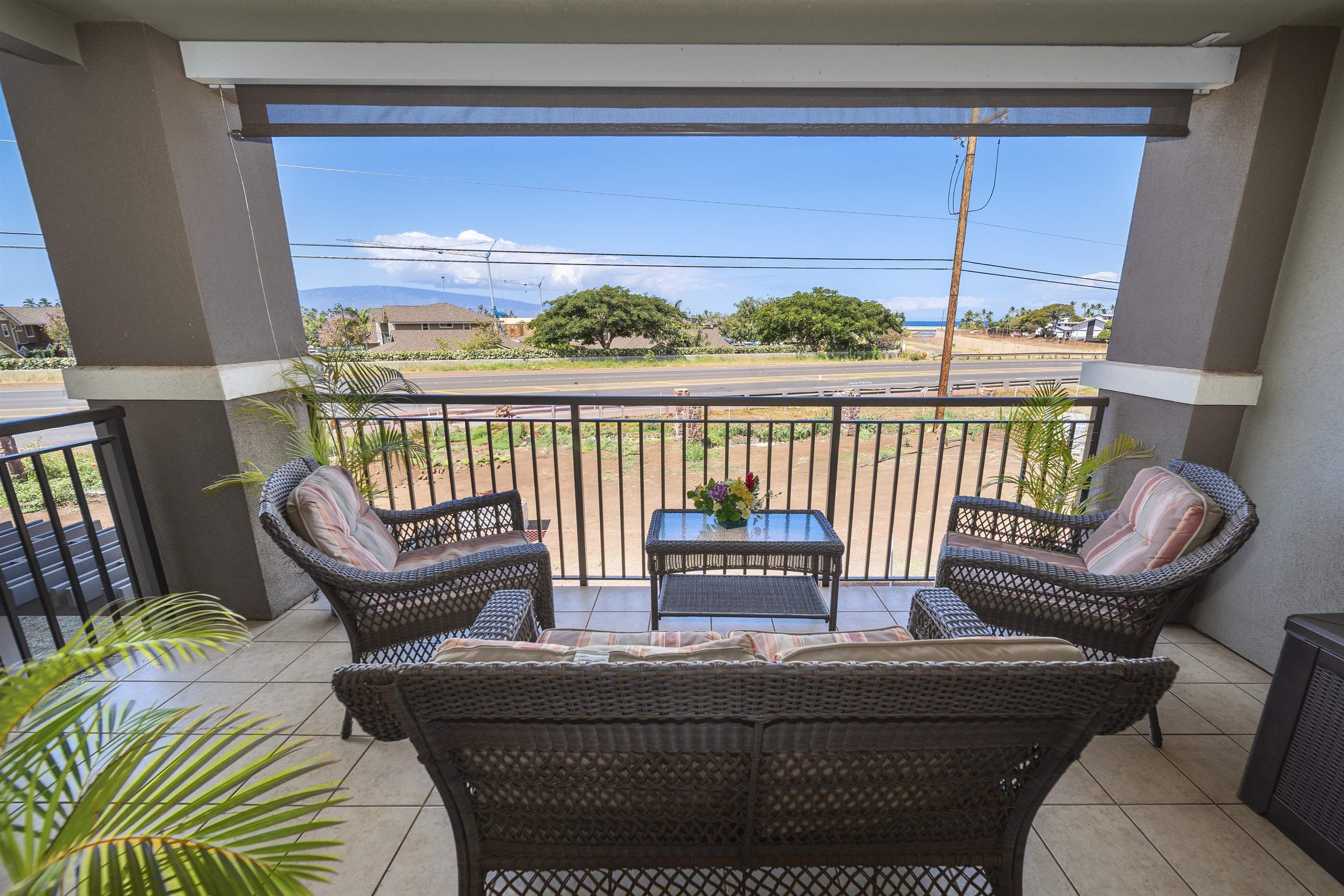 1233 Limahana Circle, Unit B202 Lahaina, HI 96761 - Photo 10 of 30 a balcony with furniture