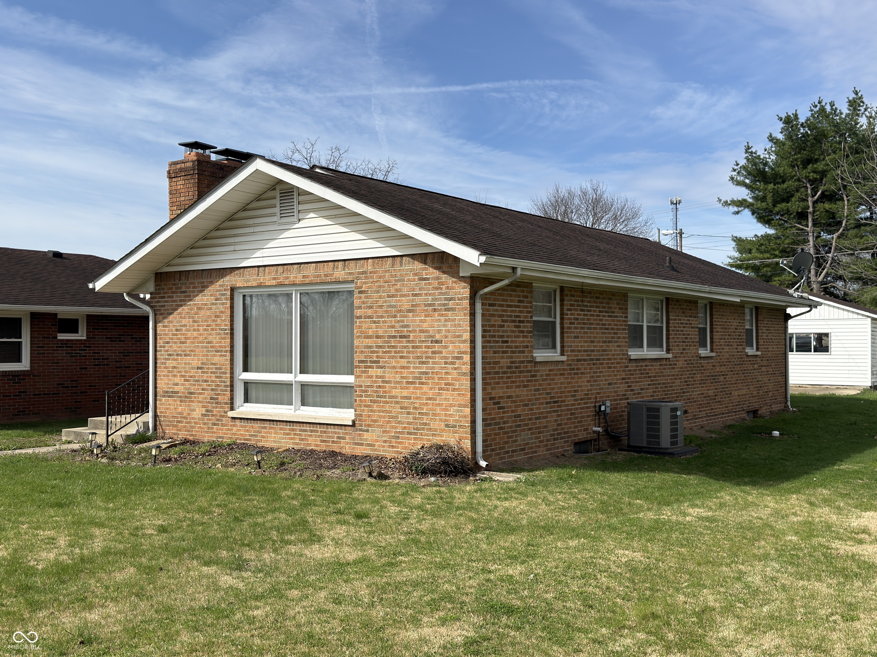 42 South Ross Street Columbus, IN 47201 - Photo 3 of 46