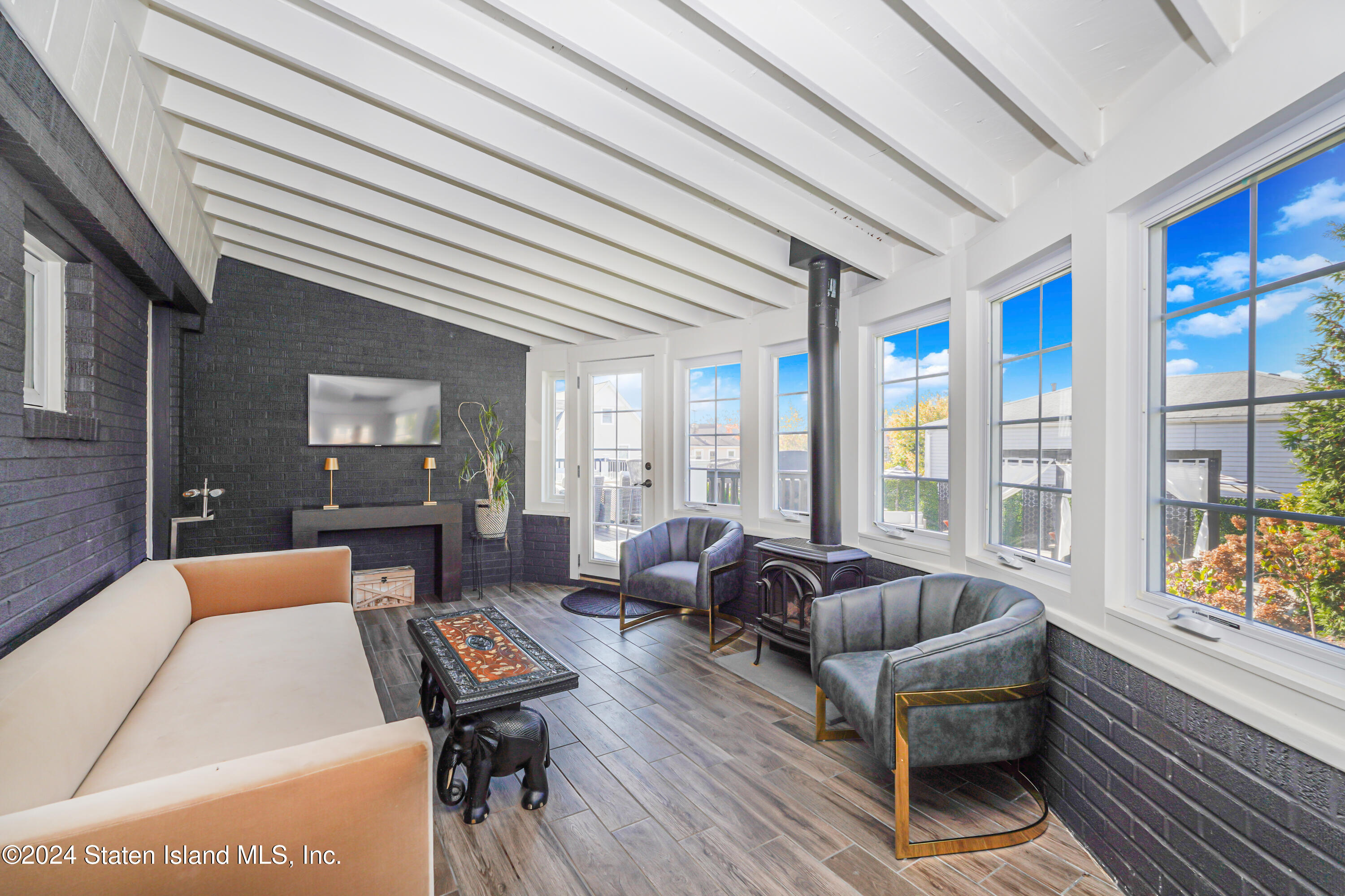 488 Foster Road Staten Island, NY 10309 - Photo 13 of 47 (13) SUNROOM