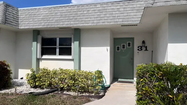 $1,400 | 2638 Gately Drive East, Unit 31, West Palm Beach, FL 33415