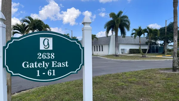 $1,400 | 2638 Gately Drive East, Unit 31, West Palm Beach, FL 33415