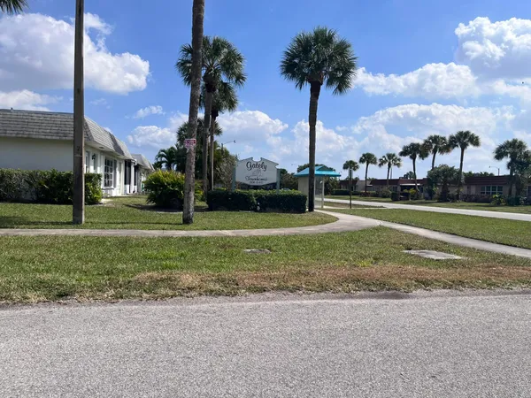 $1,400 | 2638 Gately Drive East, Unit 31, West Palm Beach, FL 33415