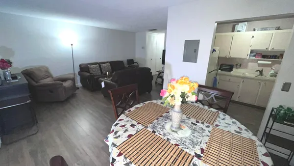 $1,400 | 2638 Gately Drive East, Unit 31, West Palm Beach, FL 33415