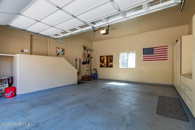 a view of a livingroom with closet