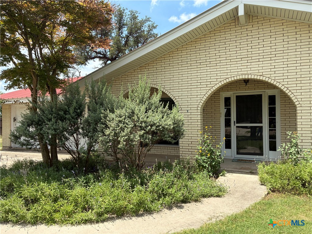104 Skipcha Trail Lampasas, TX 76550 - Photo 3 of 40