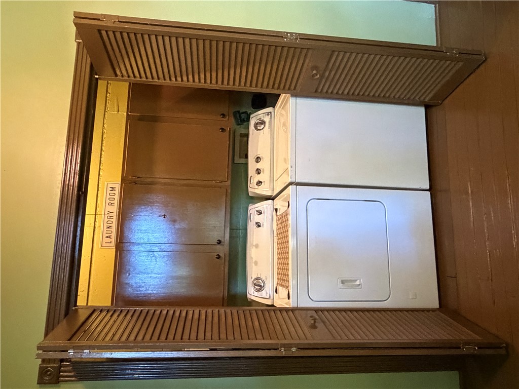 1100 Maple Calvert, TX 77837 - Photo 22 of 32 a utility room with washer and dryer