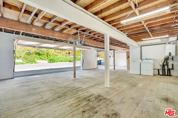 a view of a storage & utility room