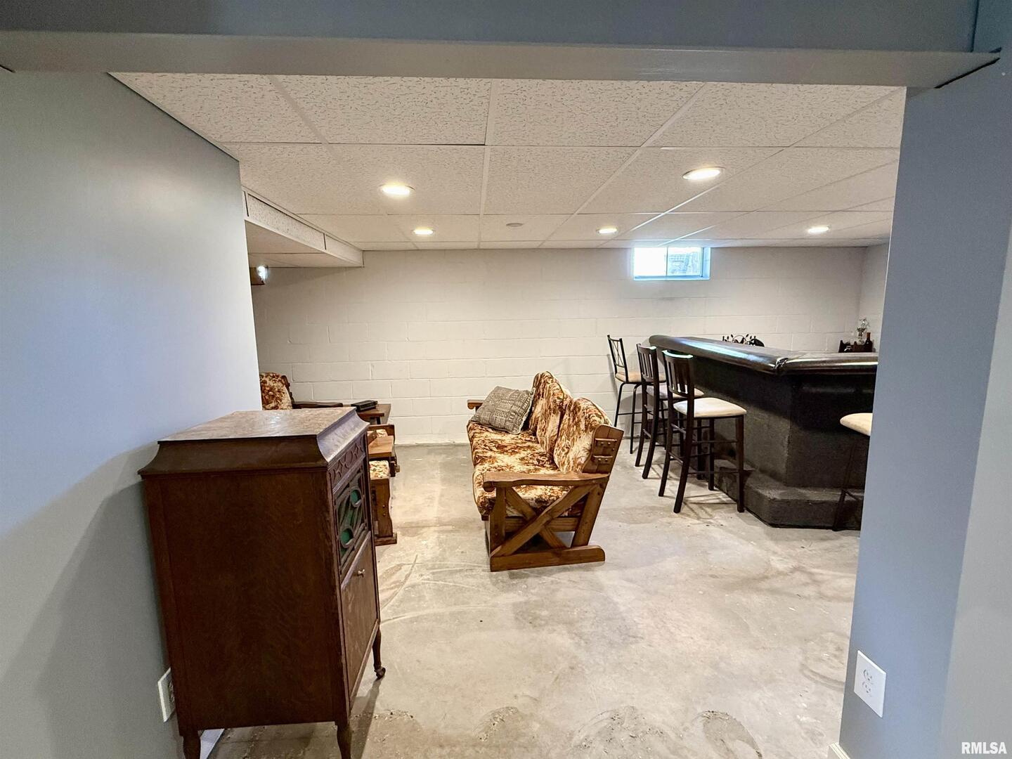 824 9th Avenue Fulton, IL 61252 - Photo 22 of 22 a living room with furniture