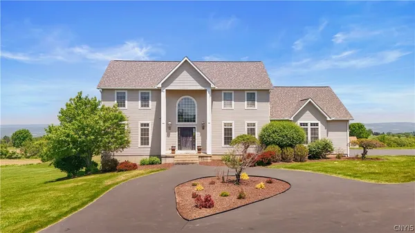 $809,900 | 635 Higby Road, New Hartford, NY 13501