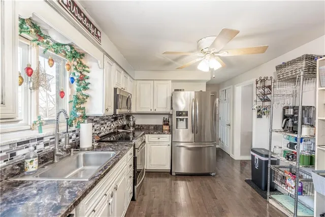 $299,900 | 1325 Pesavento Drive, Bridgeville, PA 15017