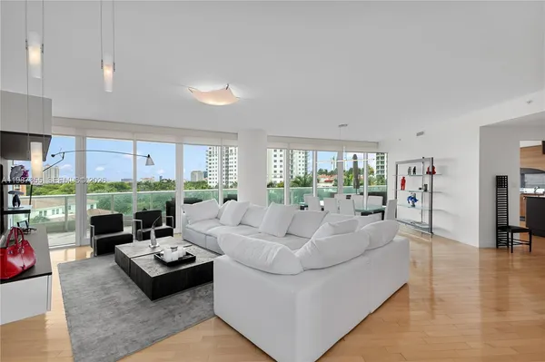 $15,000 | 19955 Northeast 38th Court, Unit 701, Aventura, FL 33180