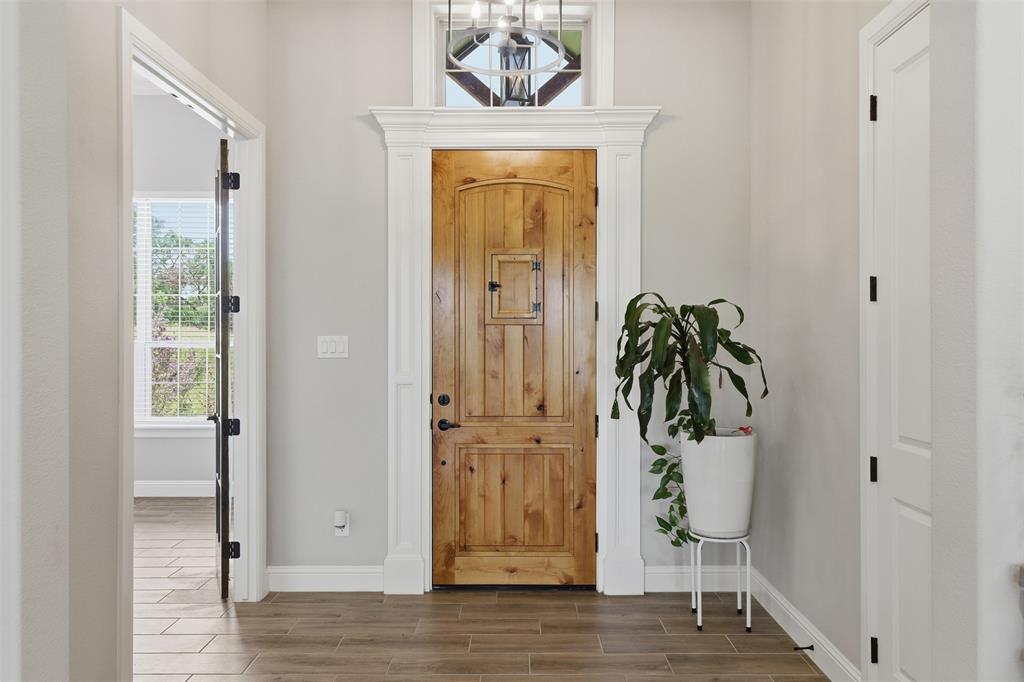 915 Taylor Branch Springtown, TX 76082 - Photo 7 of 31
