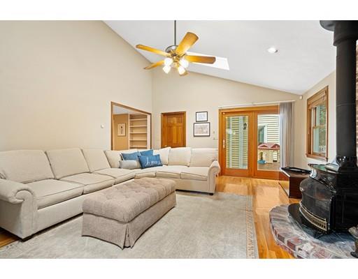 11 Sheridan Road Stoneham, MA 02180 - Photo 8 of 41 Gallery Image 8