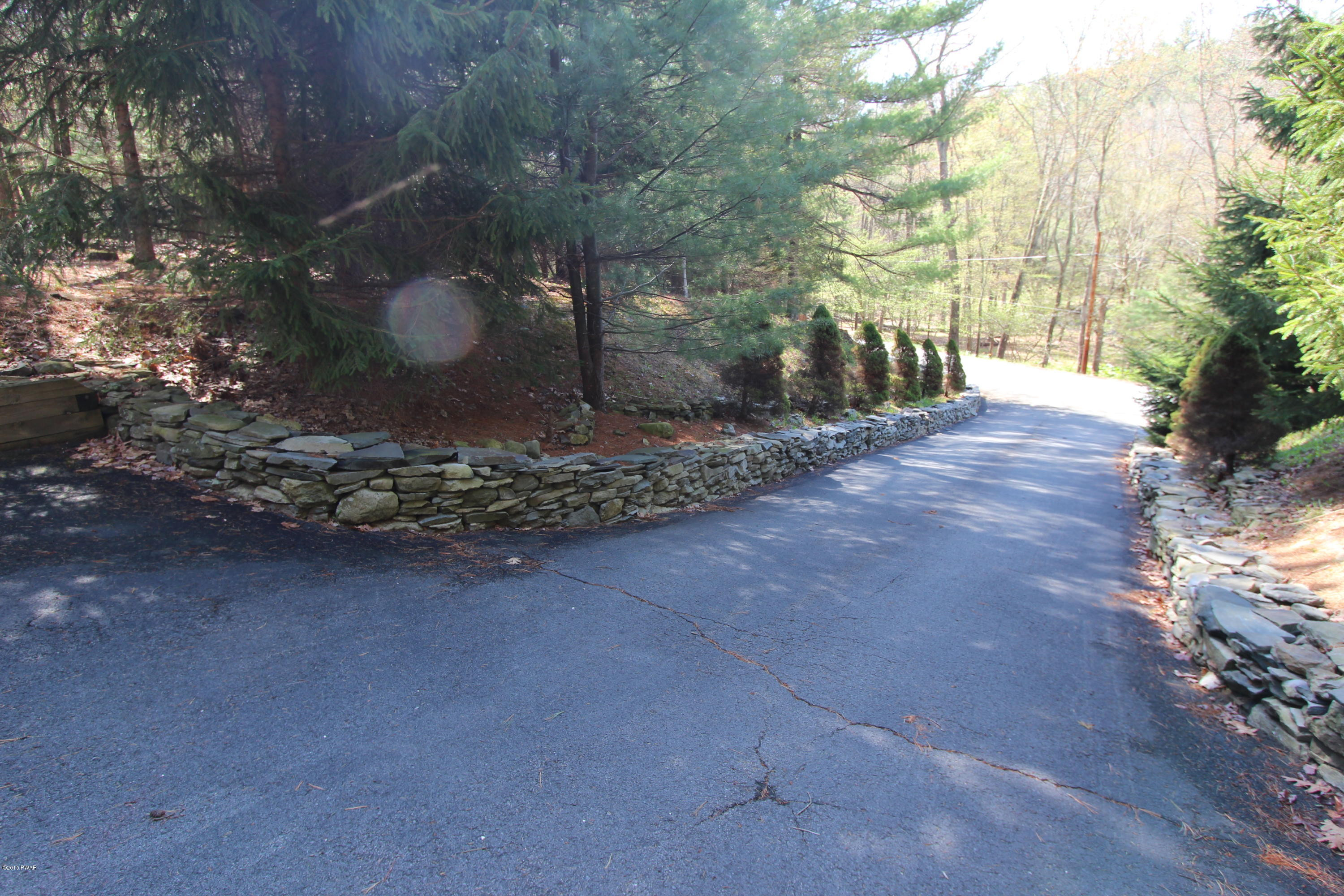 742 Raymondskill Road Milford, PA 18337 - Photo 6 of 26