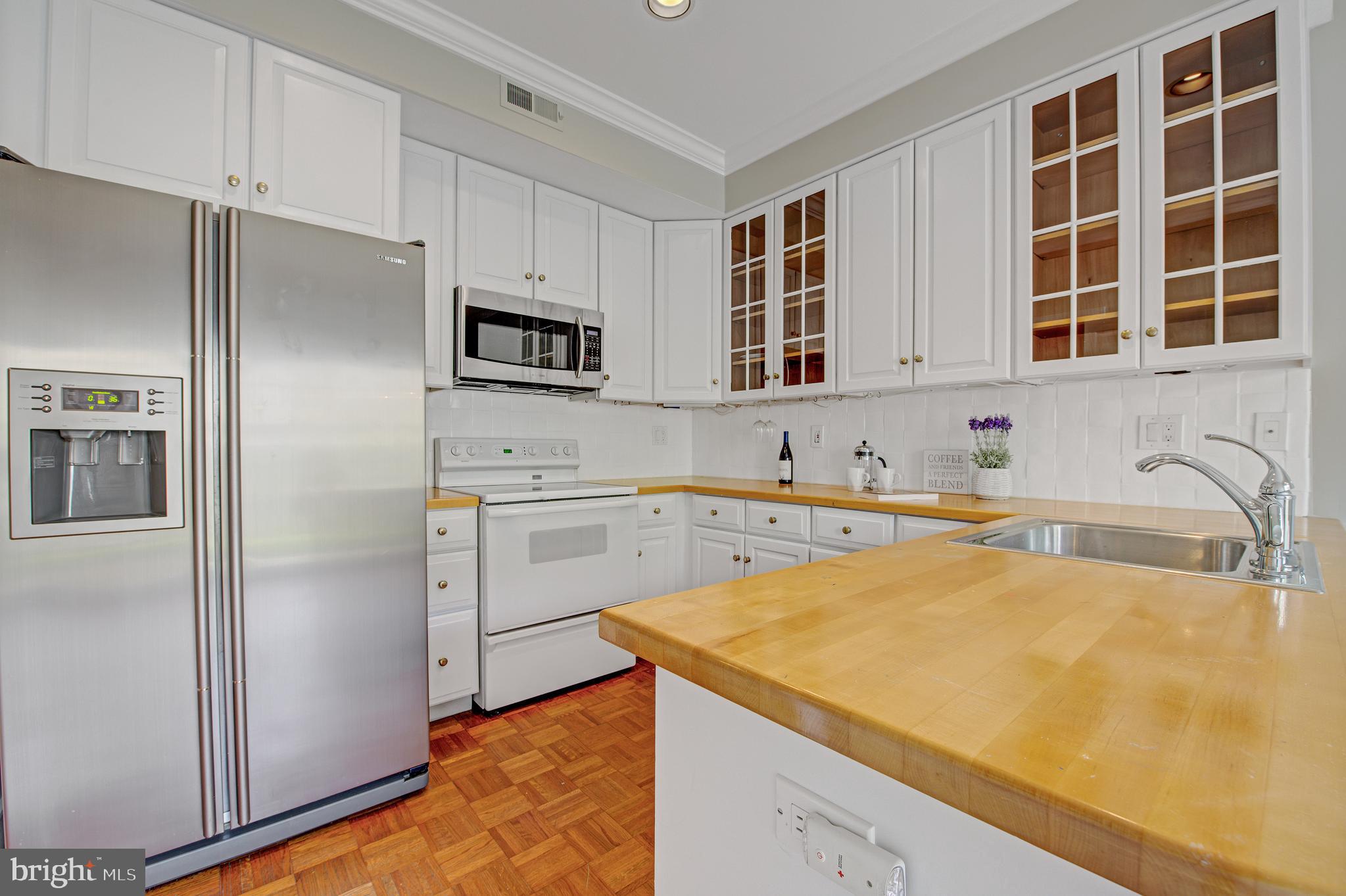 19 Greythorne Woods Circle, Unit 19 Wayne, PA 19087 - Photo 3 of 46 Stainless steel appliances
