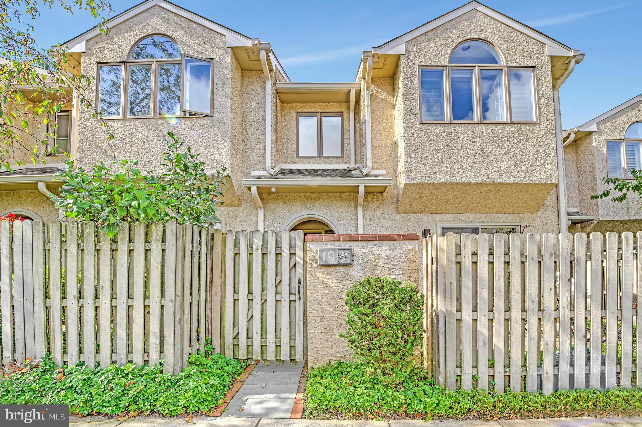 19 Greythorne Woods Circle, Unit 19 Wayne, PA 19087 - Photo 7 of 46 Gracious entryway