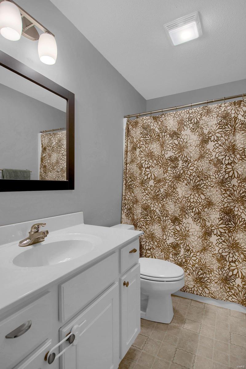 693 Schwarz Road Edwardsville, IL 62025 - Photo 13 of 33 Gallery Image 13