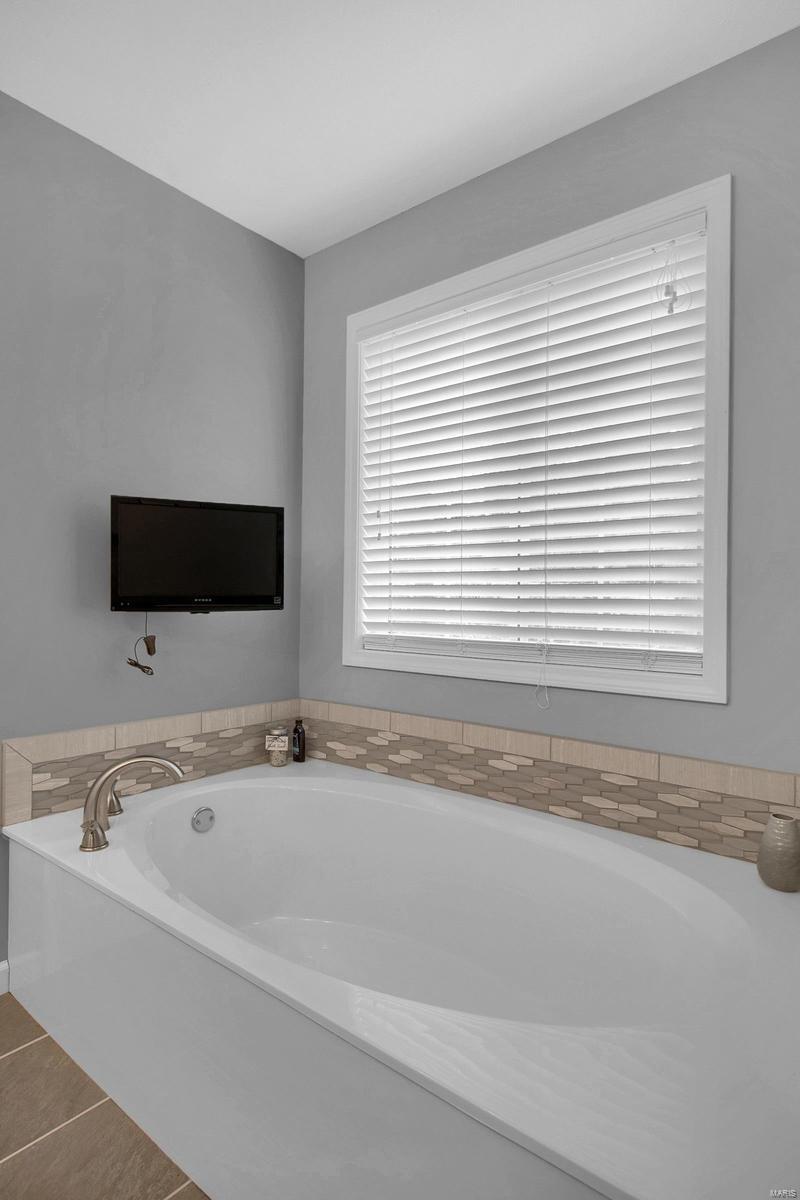 693 Schwarz Road Edwardsville, IL 62025 - Photo 17 of 33 Gallery Image 17