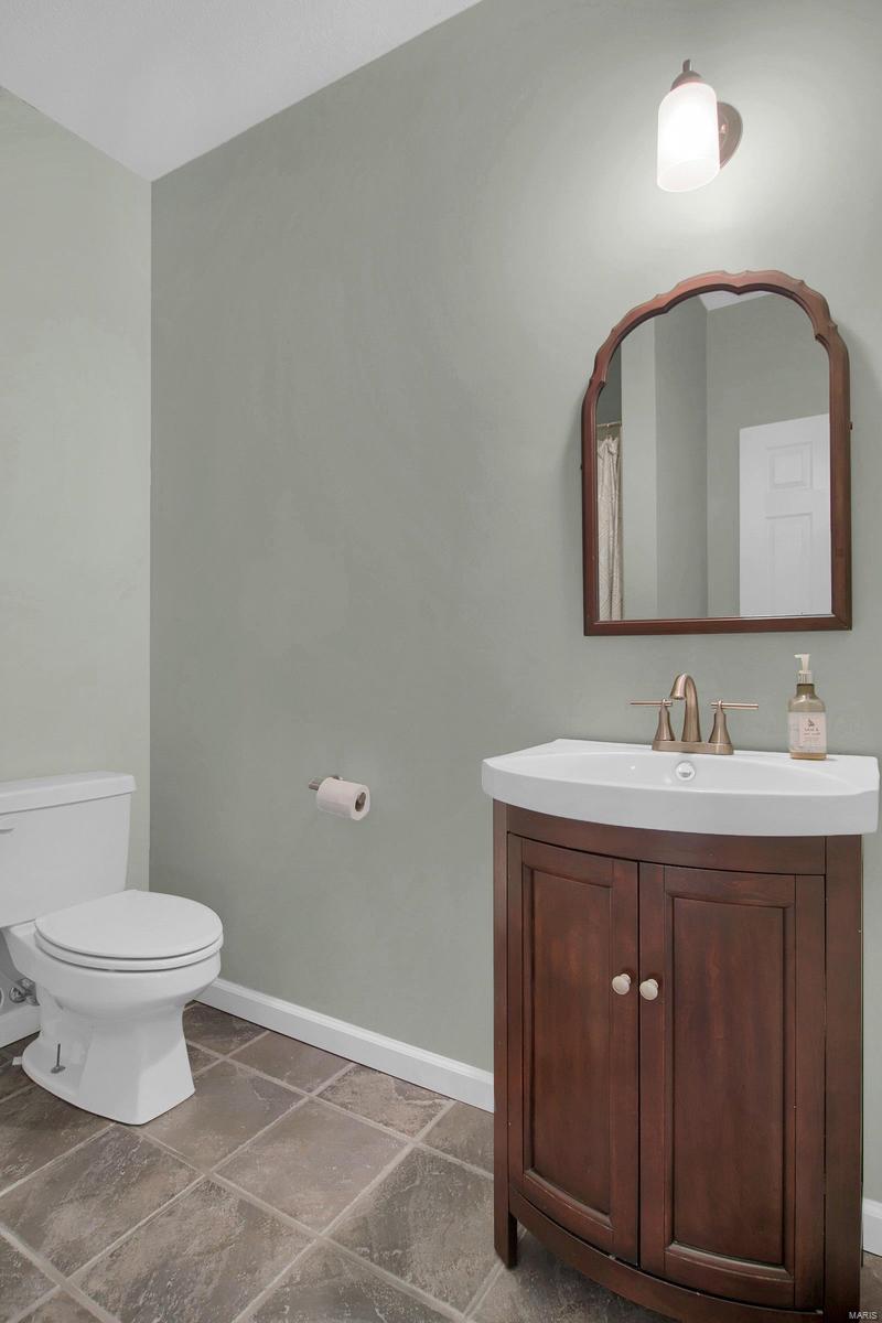 693 Schwarz Road Edwardsville, IL 62025 - Photo 23 of 33 Gallery Image 23