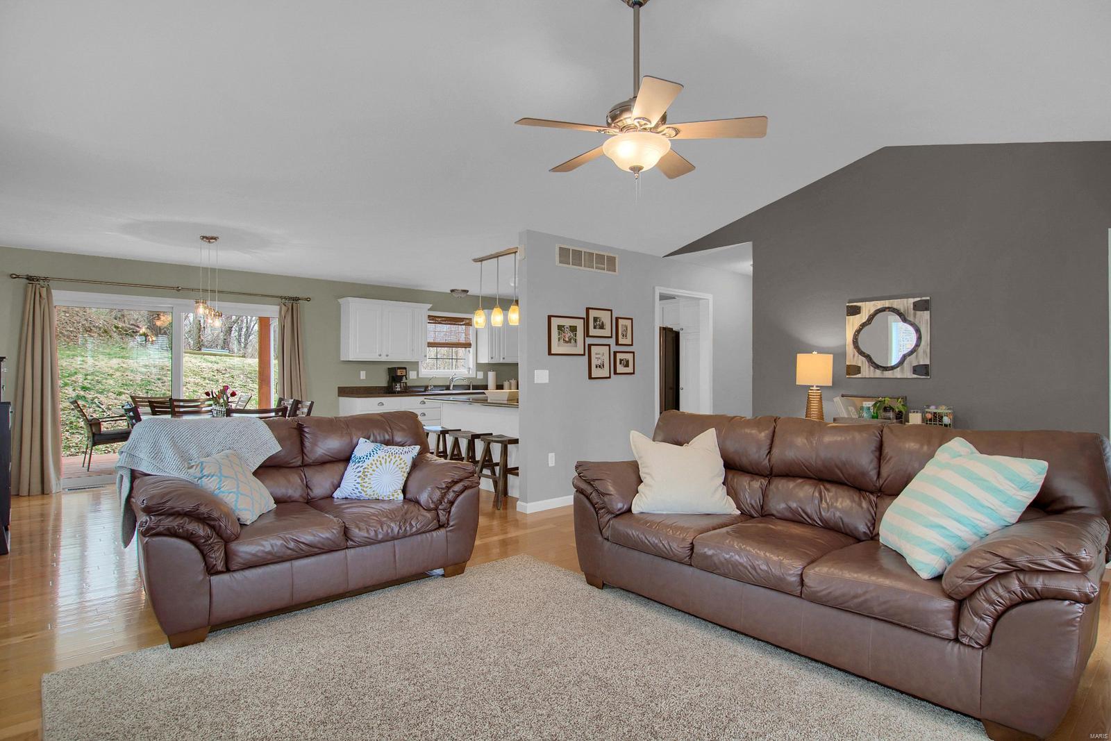 693 Schwarz Road Edwardsville, IL 62025 - Photo 4 of 33 Gallery Image 4