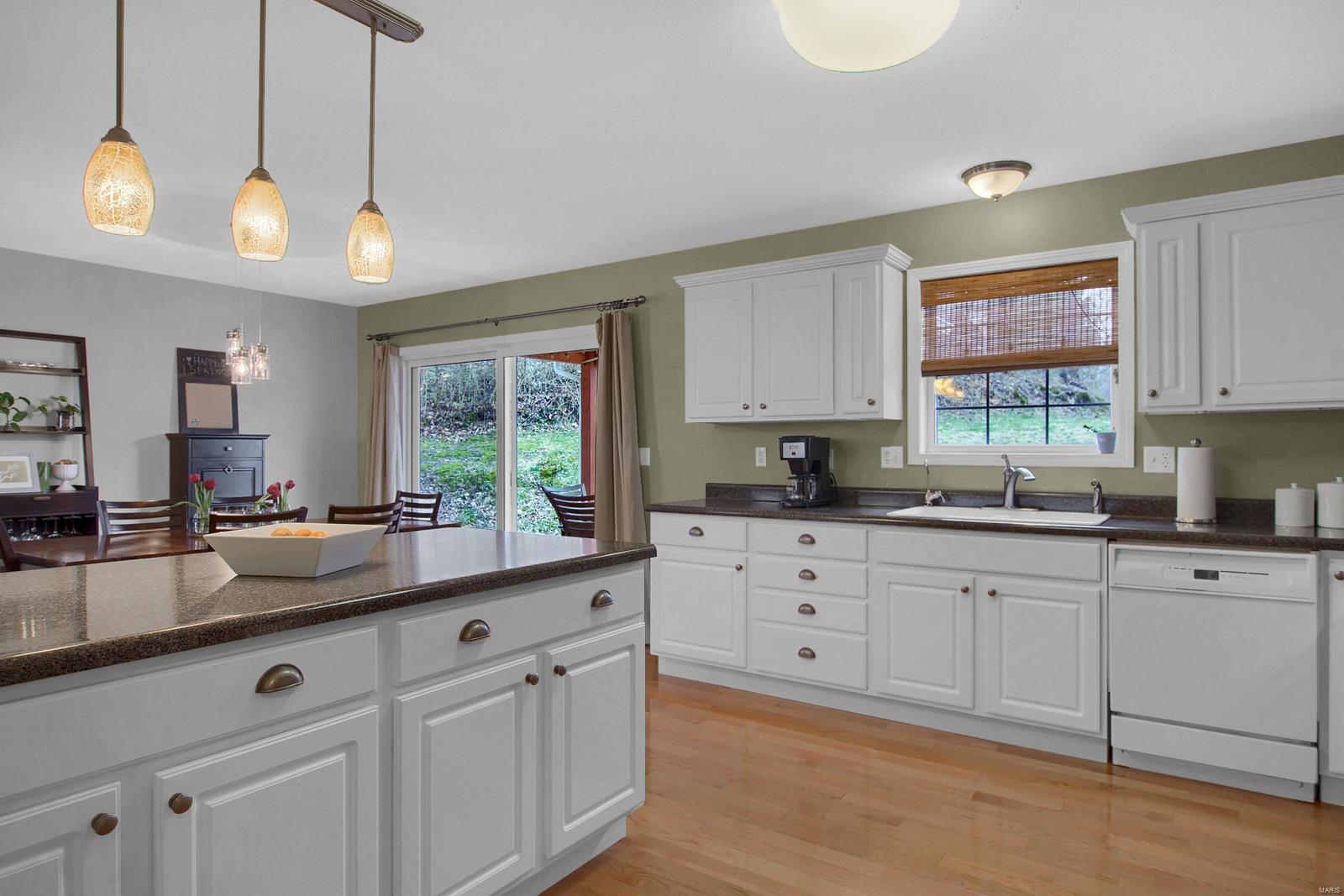 693 Schwarz Road Edwardsville, IL 62025 - Photo 8 of 33 Gallery Image 8