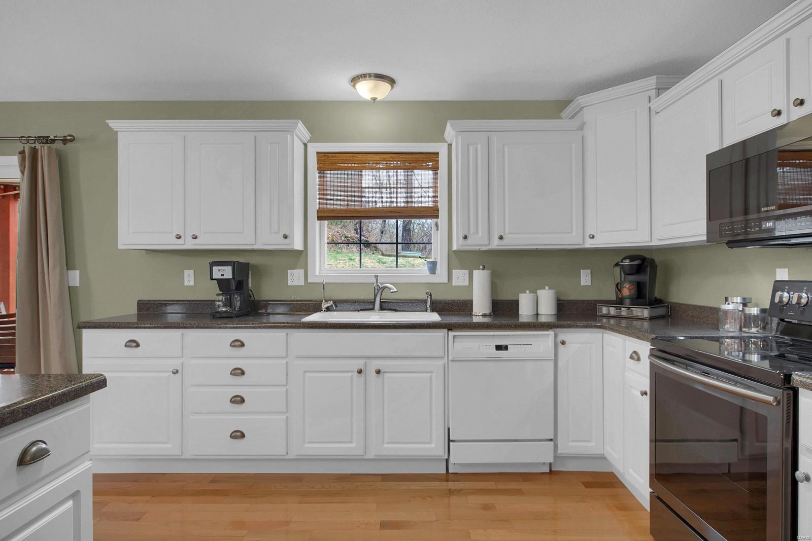 693 Schwarz Road Edwardsville, IL 62025 - Photo 9 of 33 Gallery Image 9
