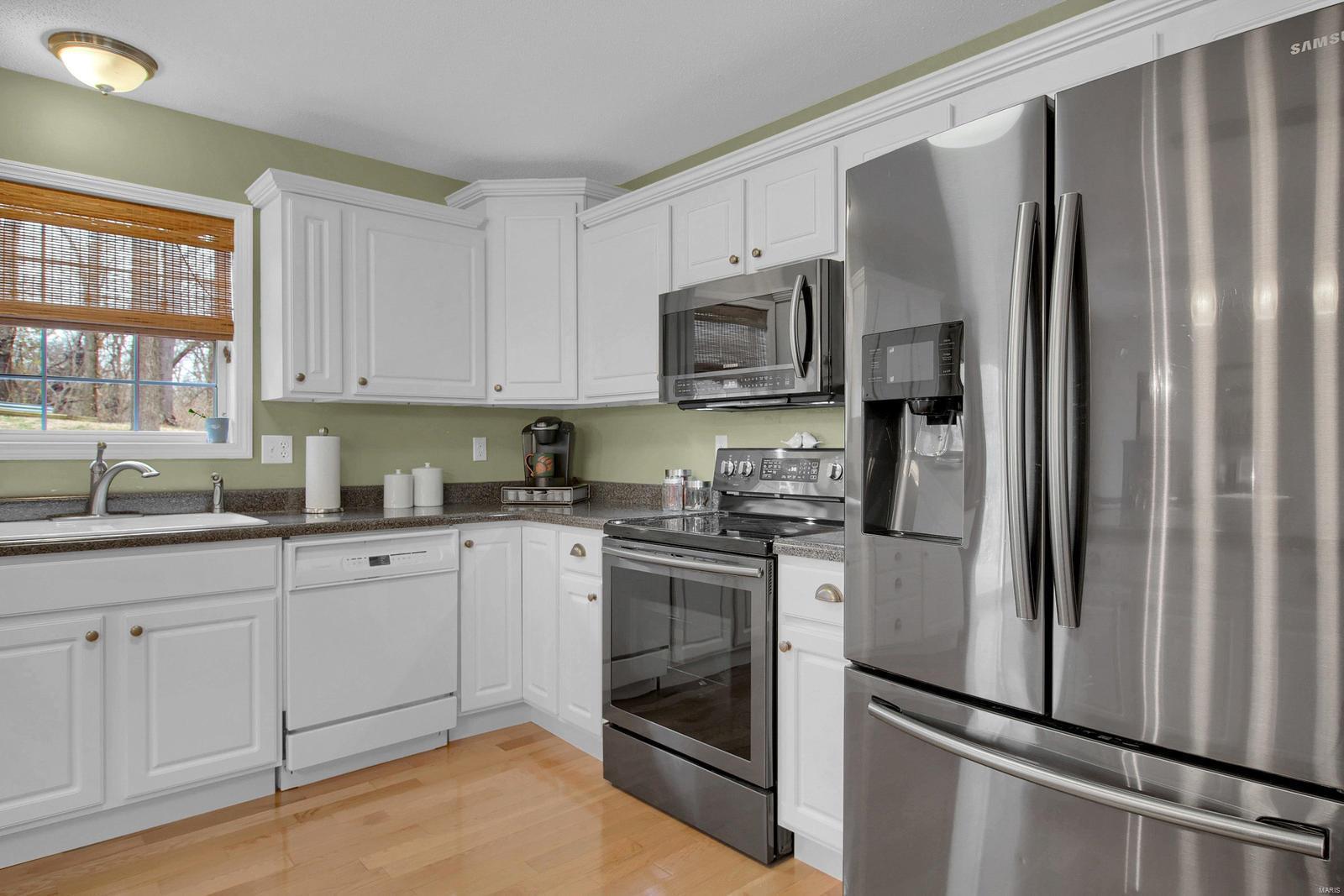 693 Schwarz Road Edwardsville, IL 62025 - Photo 10 of 33 Gallery Image 10