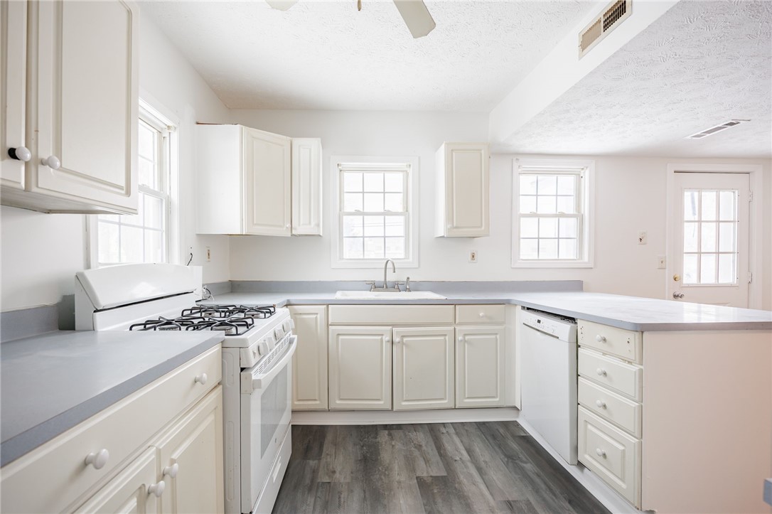 171 Island Cottage Road Greece, NY 14612 - Photo 9 of 34