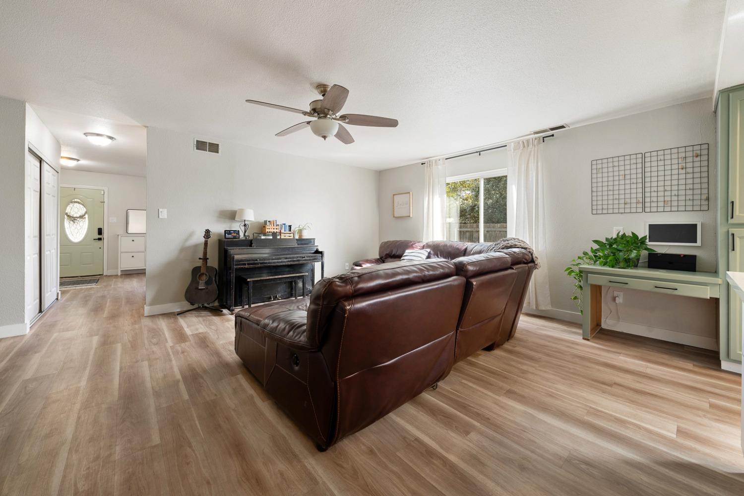 5417 Edgerly Way Carmichael, CA 95608 - Photo 16 of 46