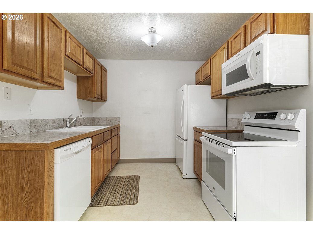 3301 Southeast 175th Place Portland, OR 97236 - Photo 15 of 34
