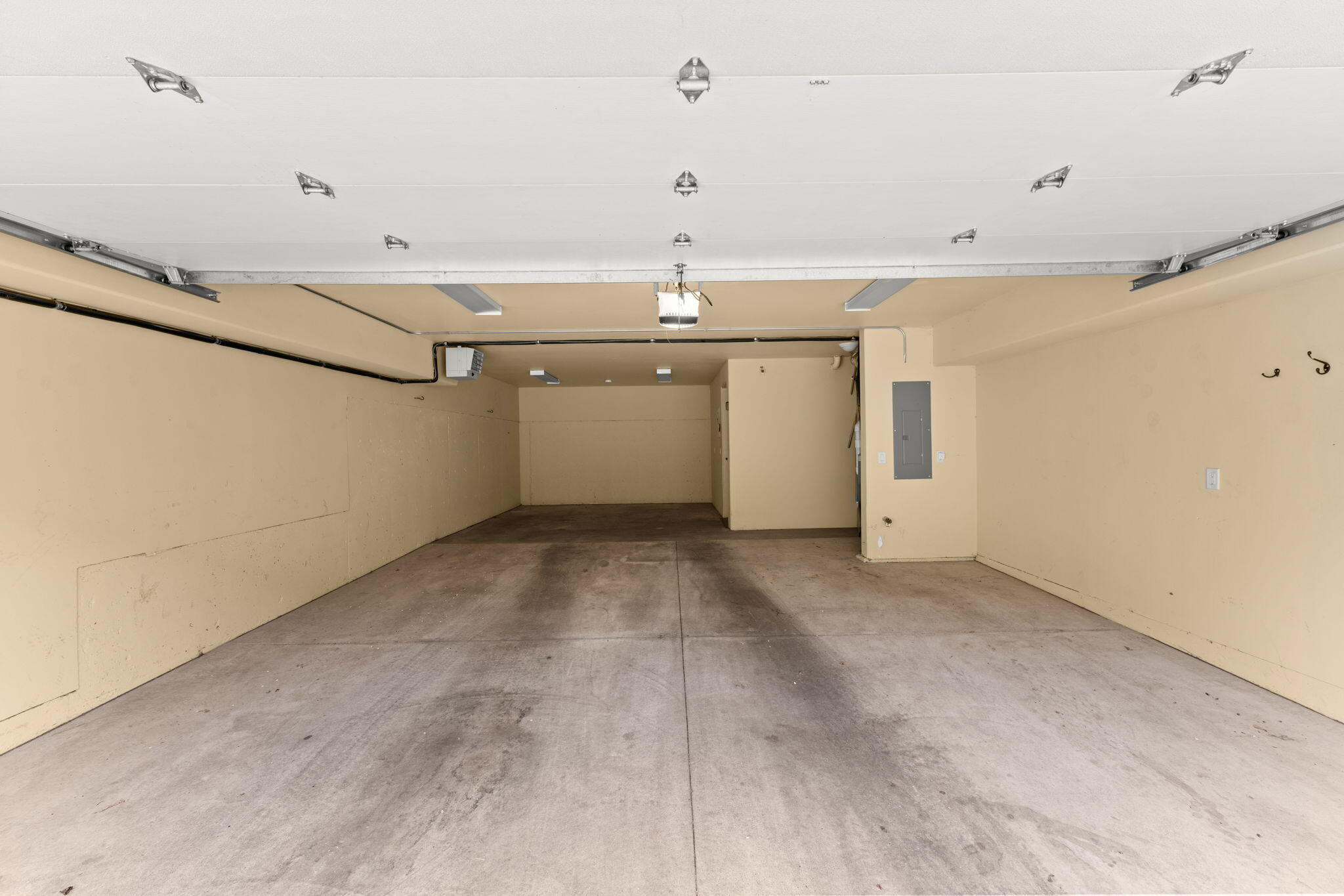 861 Countryside Boulevard Hailey, ID 83333 - Photo 19 of 29 Large 2 Car Garage