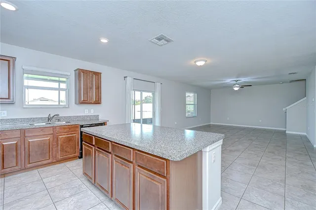 a view of empty room with window