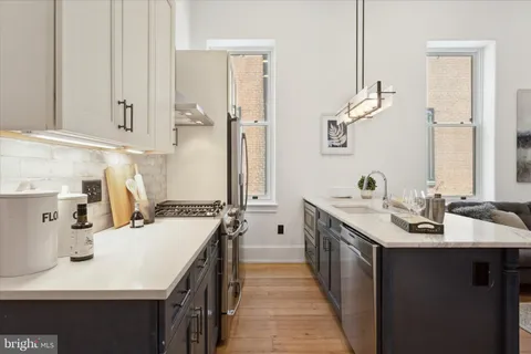 $849,000 | 1716 Spruce Street, Unit 3, Philadelphia, PA 19103