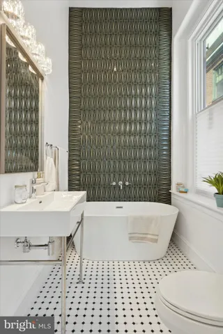 $849,000 | 1716 Spruce Street, Unit 3, Philadelphia, PA 19103