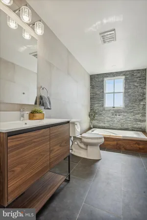 $849,000 | 1716 Spruce Street, Unit 3, Philadelphia, PA 19103