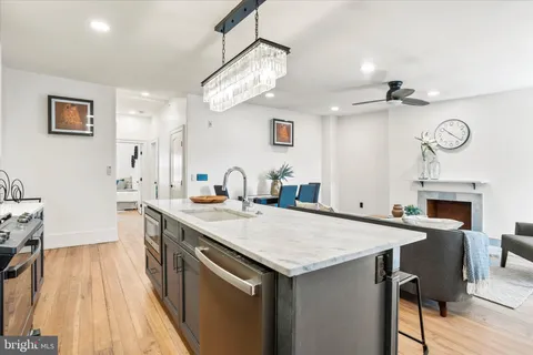 $849,000 | 1716 Spruce Street, Unit 3, Philadelphia, PA 19103