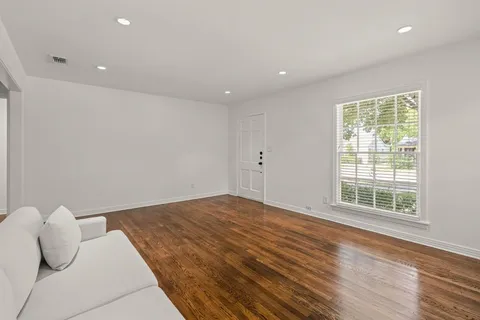 $310,000 | 2725 Wayside Avenue, Fort Worth, TX 76110