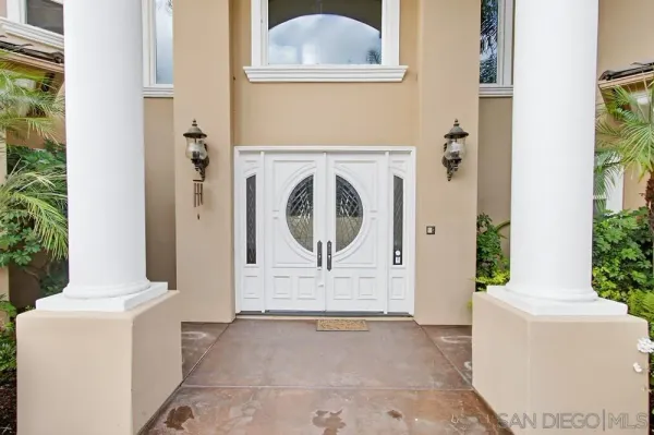 a view of entryway with a front door