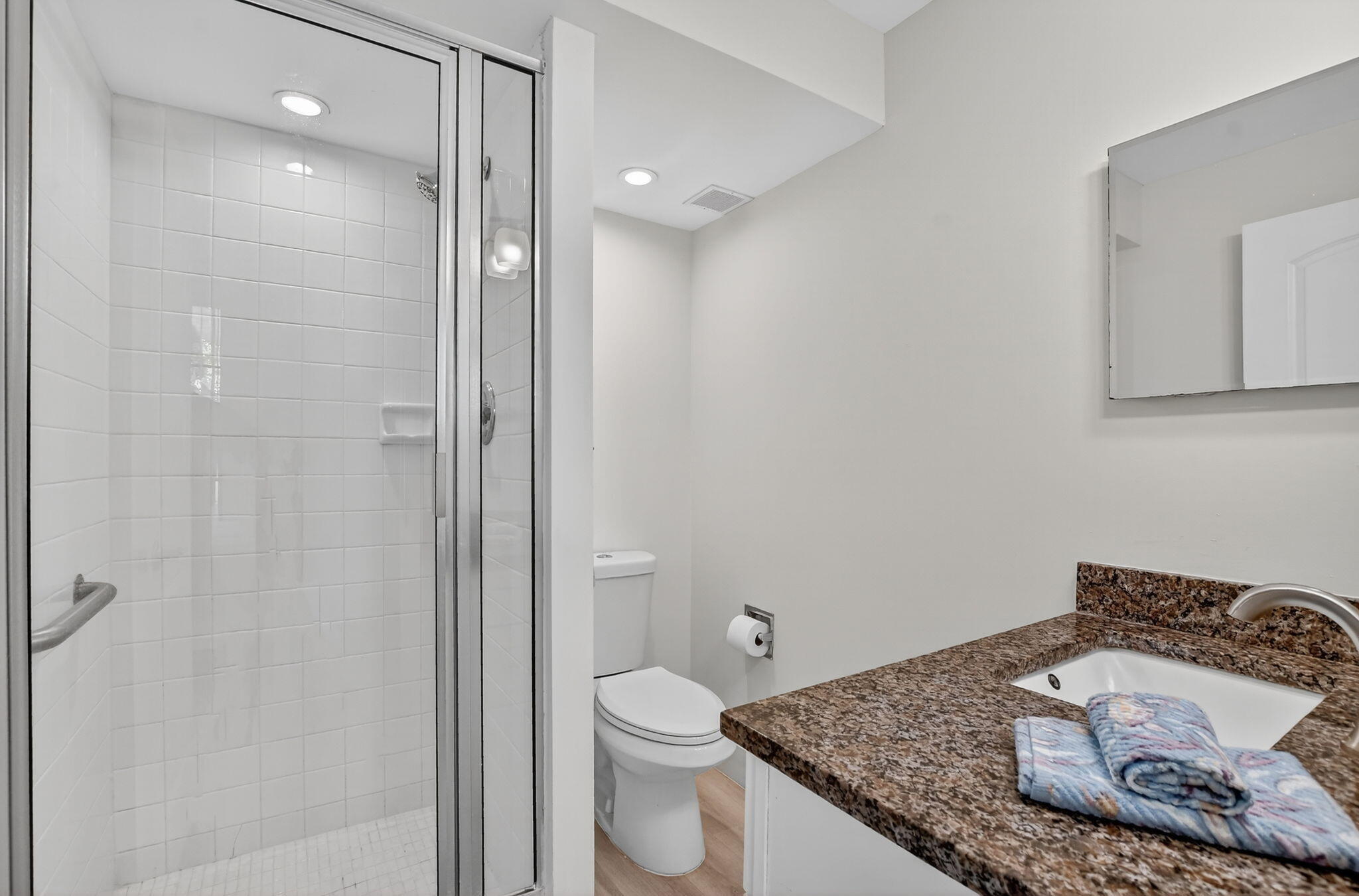 8 Royal Palm Way, Unit 107 Boca Raton, FL 33432 - Photo 39 of 75 Guest Bathroom