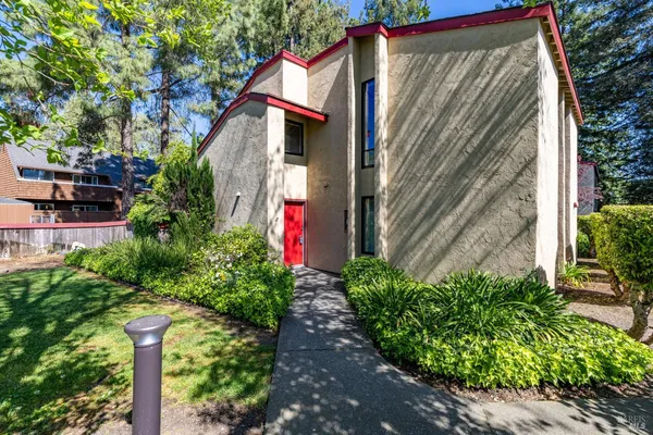 $425,000 | 59 Redwood Court, Santa Rosa, CA 95409