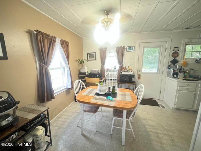 3100 Trent Road New Bern, NC 28562 - Photo 15 of 18 3102 DINING AREA